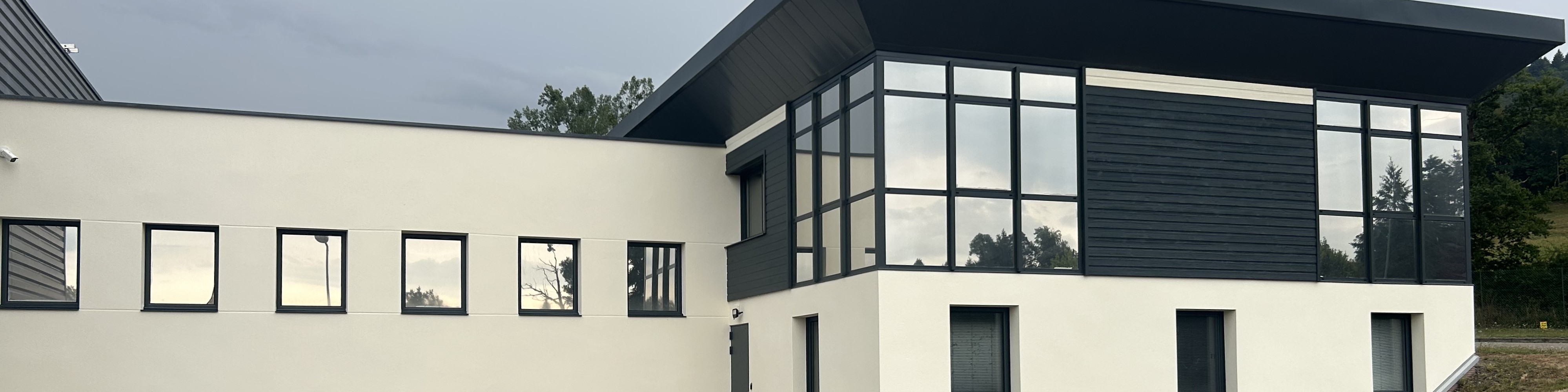 Der Technische Joint ist eine menschengroße Unternehmen und eine europäische Dimension. Mit Anlagen und Maschinen auf dem neuesten Stand der Technik für die Herstellung von Dichtungen.